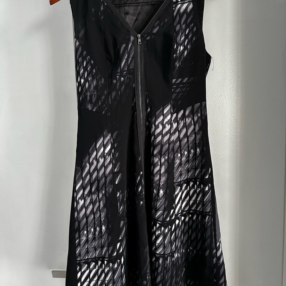T Tahari Black and White Geometric Backless Dress